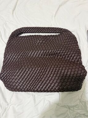Woven Shoulder Bag in Dark Brown